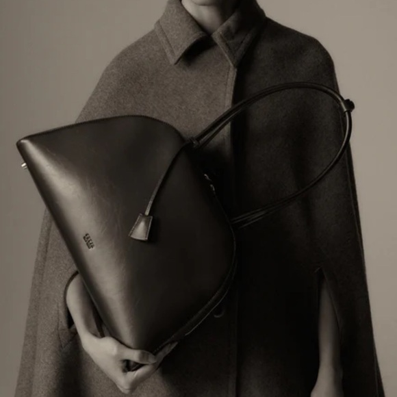 FREJA Alma Bag Tall Black Gloss - Picture 7 of 9